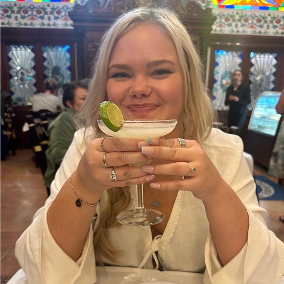 Meet your Posher, Kate - Picture 3 of 7